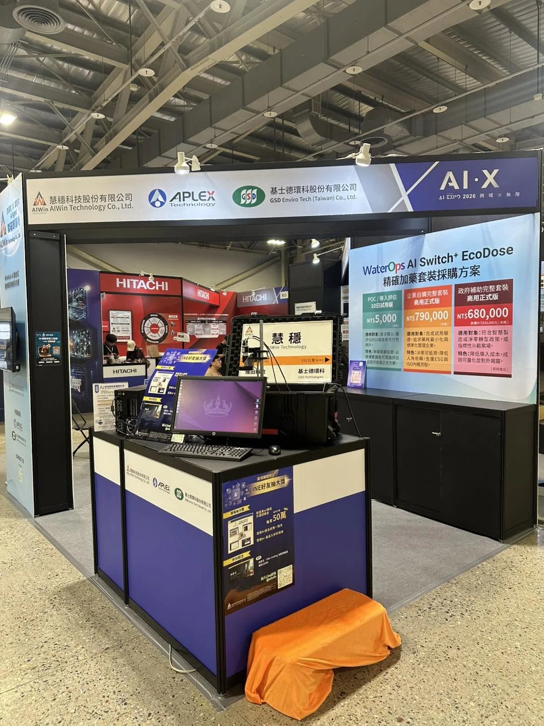 Toàn cảnh gian hàng AIWin tại AI WAVE SHOW 2026, đồng triển lãm cùng APLEX và GSD Technologies, trưng bày gói định lượng hóa chất chính xác WaterOps AI Switch⁺ EcoDose và demo AI băng chuyền thông minh