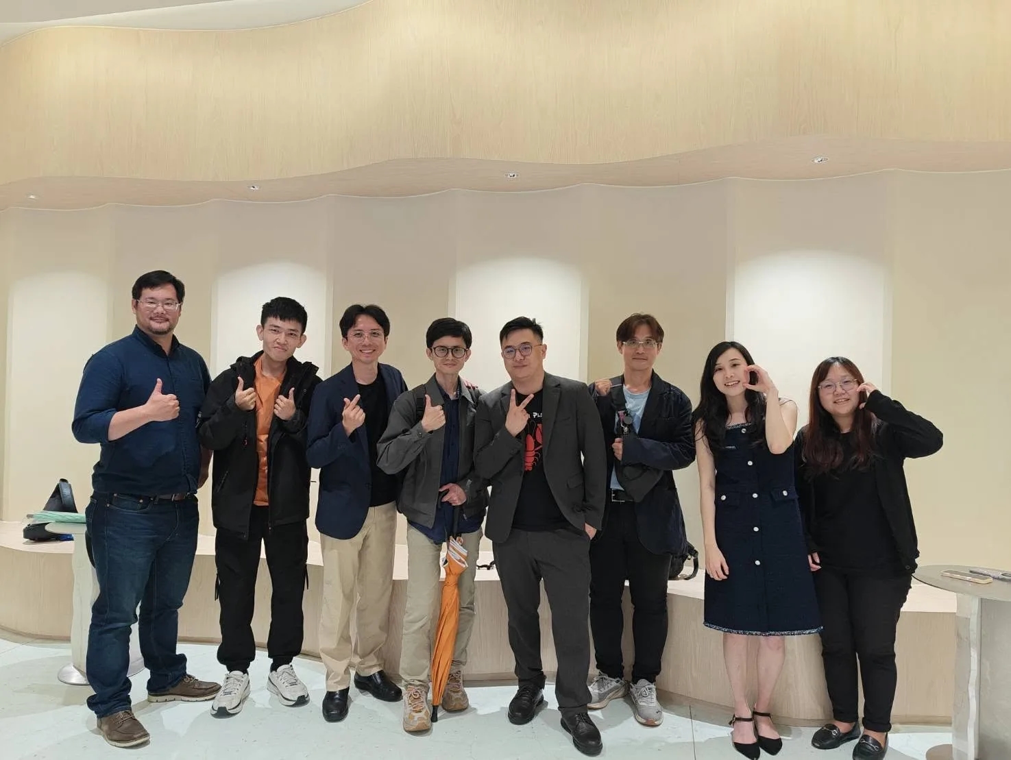 講座結束後,講者與工作團隊合影