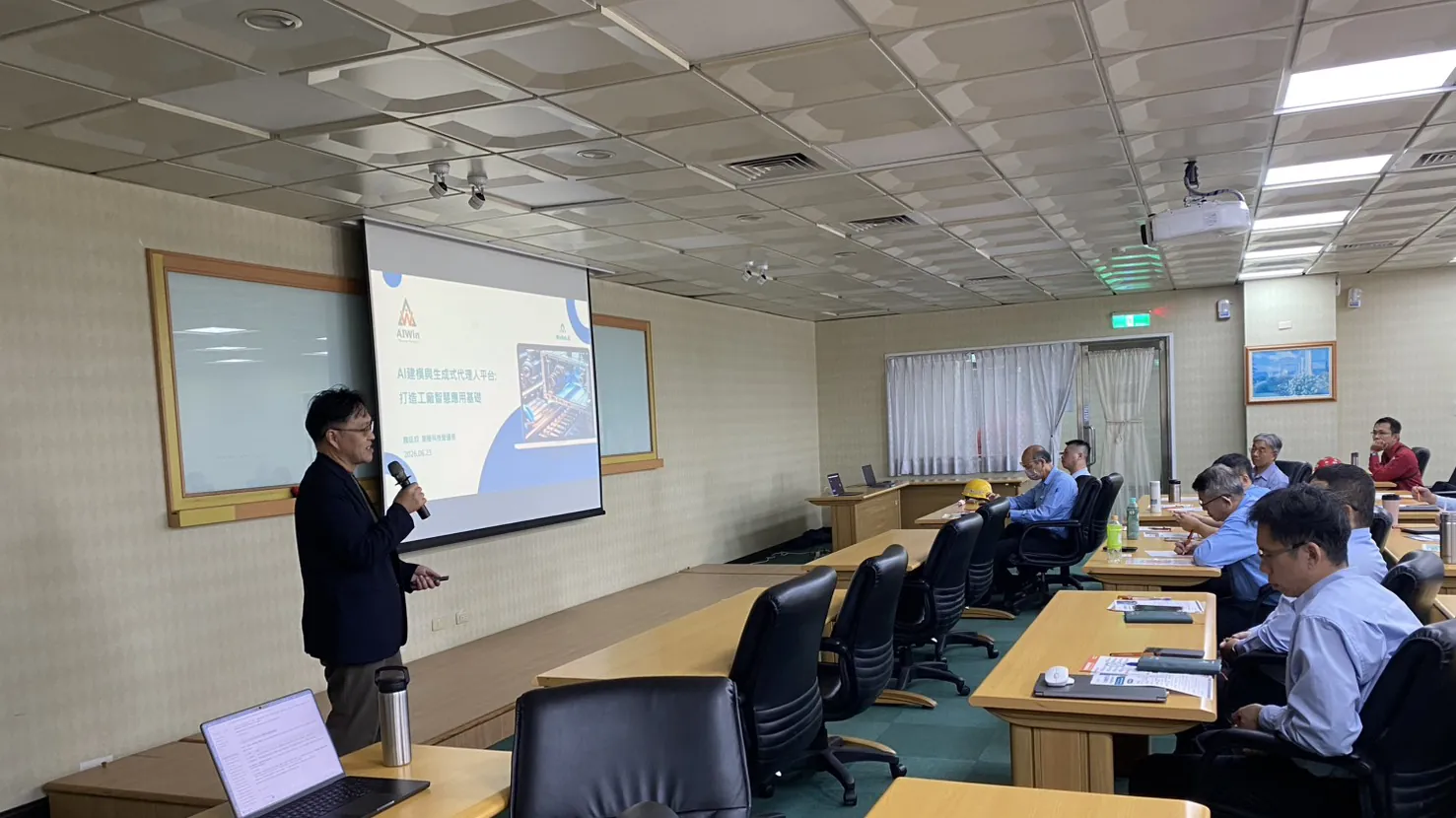 數據分析與資料整理理論班:講師於企業會議室授課實況